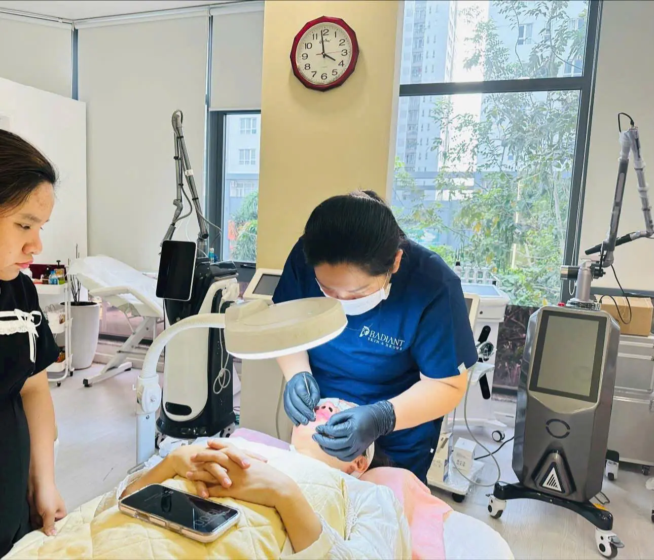 RADIANT SKIN & BROWS